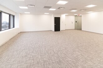 1051 Perimeter Dr, Schaumburg, IL for lease Interior Photo- Image 2 of 4