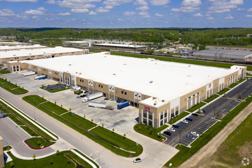 4400 NW 41st St, Riverside, MO for lease - Building Photo - Image 3 of 11