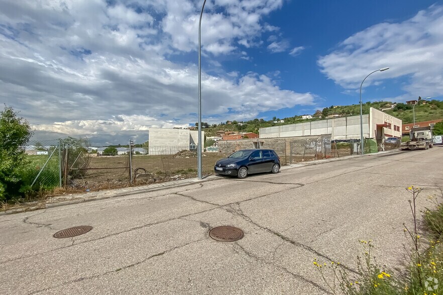 Calle de la Cuesta Carros, 26, Paracuellos de Jarama, Madrid à vendre - Photo du bâtiment - Image 3 de 12