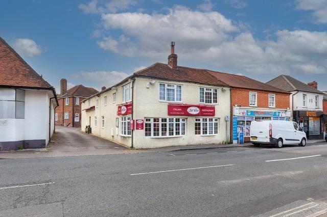 3-3A High St, Bagshot à vendre - Photo du bâtiment - Image 3 de 24