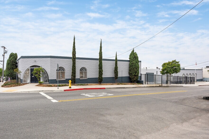 2 Building - Portfolio Sale - Contiguous portefeuille de 2 propriétés à vendre sur LoopNet.ca - Photo du bâtiment - Image 2 de 7