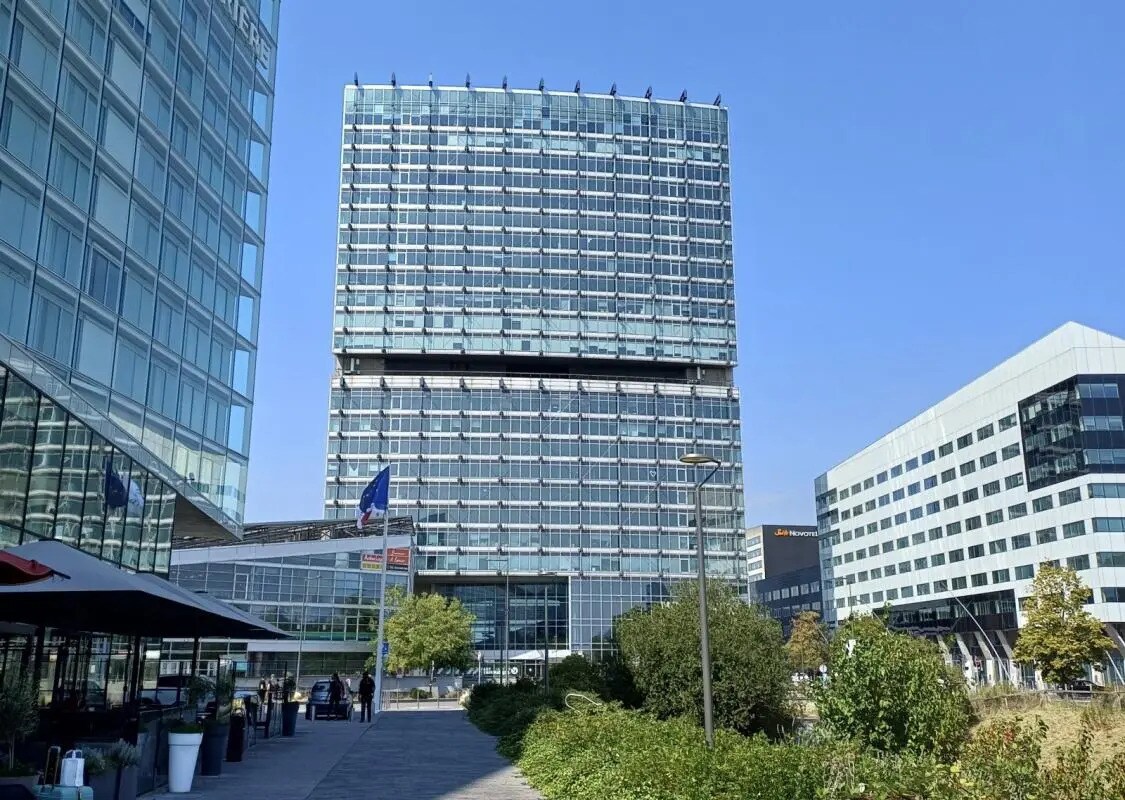 Parvis De Rotterdam, Lille for lease Building Photo- Image 1 of 14