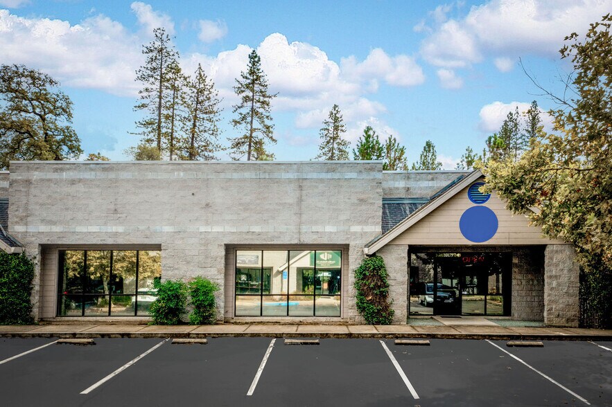 10175-10183 Commercial Ave, Penn Valley, CA à vendre - Photo principale - Image 1 de 1