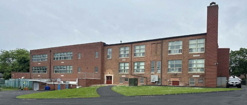 3945 S Kansas Ave, Milwaukee, WI à vendre - Photo du bâtiment - Image 2 de 20