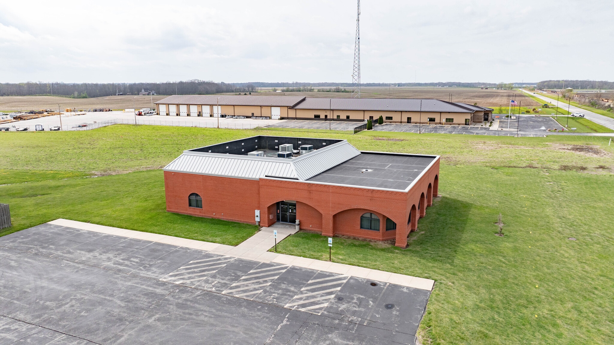 18400 Shipman Rd, Carlinville, IL for sale Primary Photo- Image 1 of 49