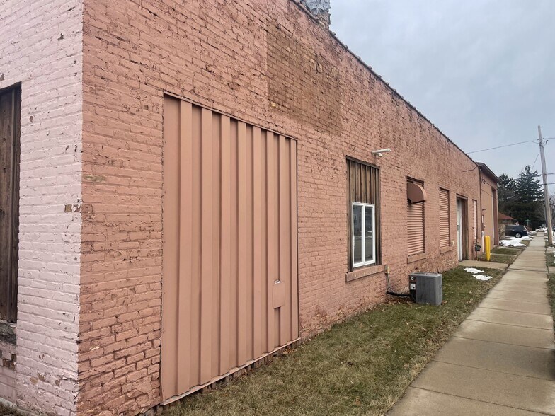 602 Iowa Ct, North Fond Du Lac, WI à louer - Photo du bâtiment - Image 2 de 10