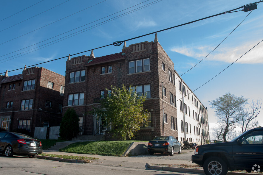 2327 W Michigan St, Milwaukee, WI for sale - Primary Photo - Image 1 of 11