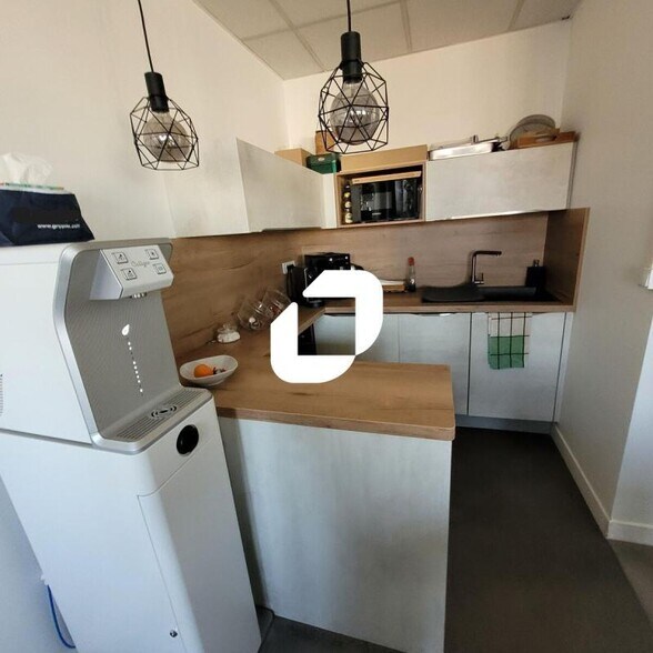 Office in Boulogne-Billancourt for lease - Building Photo - Image 2 of 11