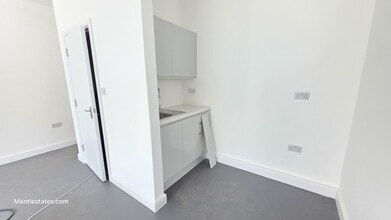 129 East Barnet Rd, Barnet for lease Interior Photo- Image 1 of 4