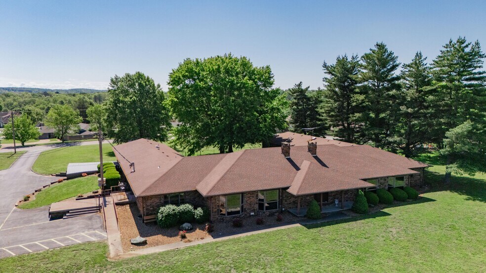 807 N Briarwood Dr, Bolivar, MO à vendre - Aérien - Image 1 de 47
