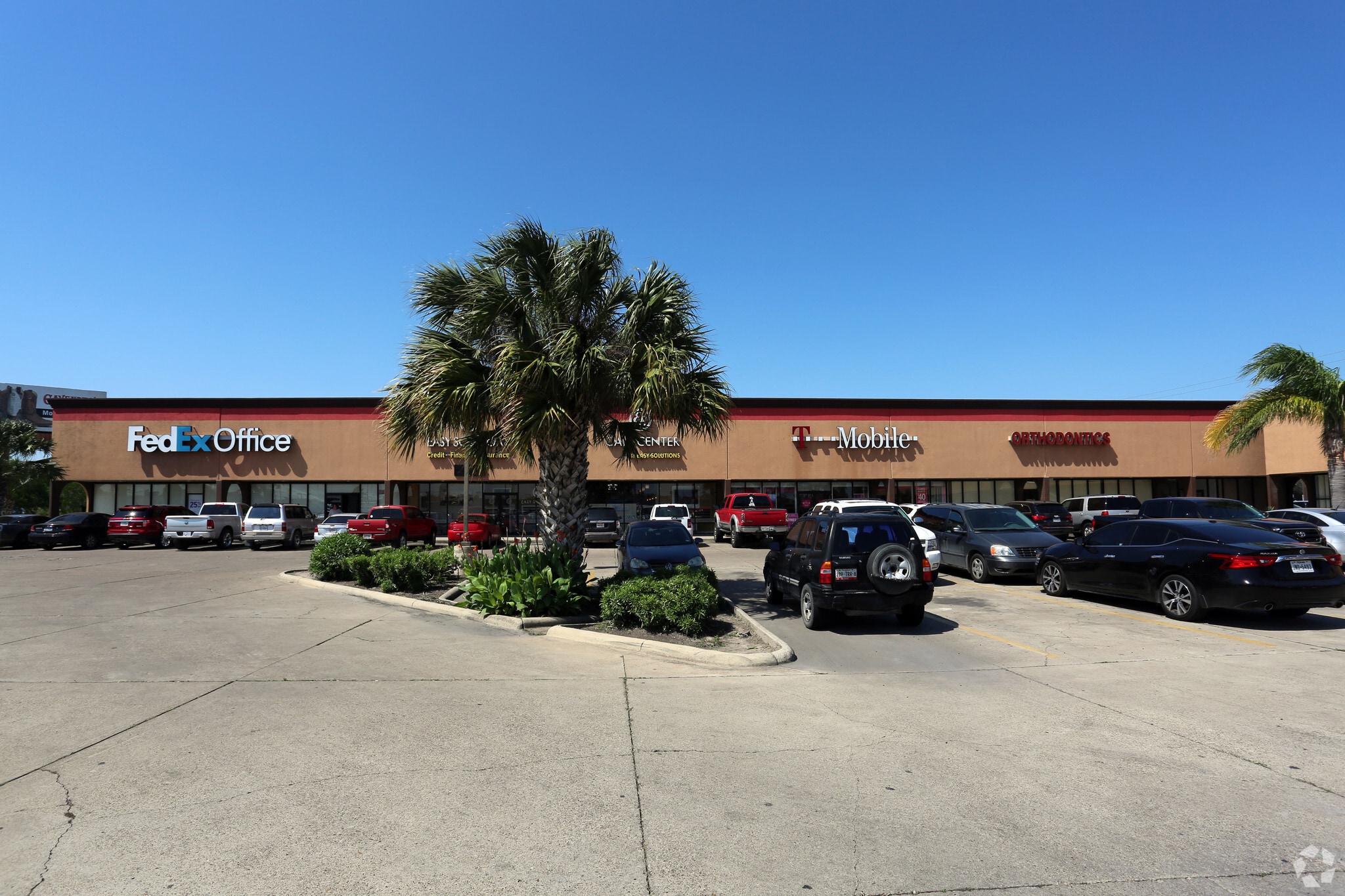 1100 N 77 Expy, Brownsville, TX for lease Primary Photo- Image 1 of 5