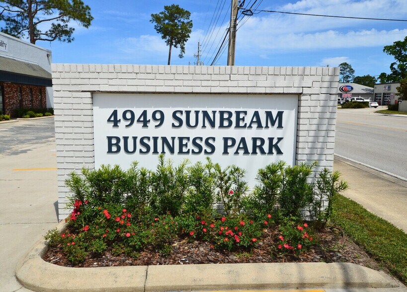4949 Sunbeam Rd, Jacksonville, FL à louer - Photo du bâtiment - Image 1 de 6