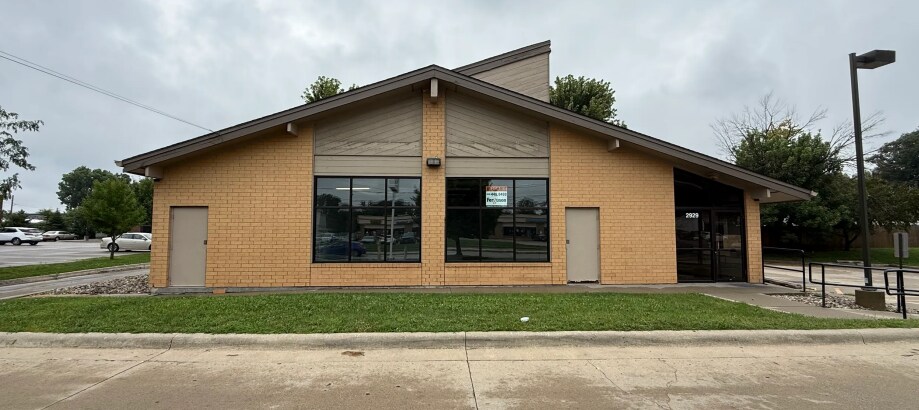 2929 E University Ave, Des Moines, IA à louer Photo du bâtiment- Image 1 de 3