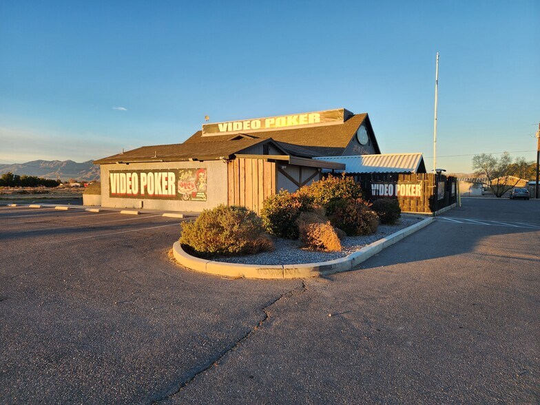 2101 E Gamebird Rd, Pahrump, NV à vendre - Photo du bâtiment - Image 2 de 36
