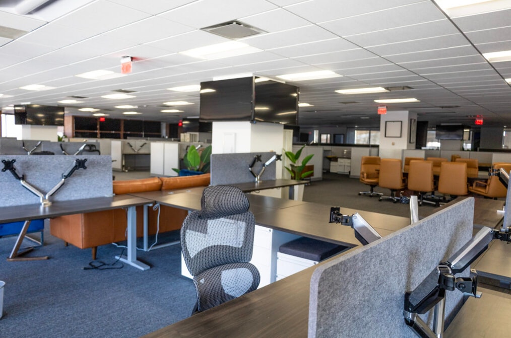 3315 N Oak Tfwy, Kansas City, MO for lease Interior Photo- Image 1 of 6