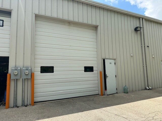 9114 Virginia Rd, Lake In The Hills, IL à louer - Photo du bâtiment - Image 3 de 6