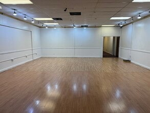 280 N Phelps Ave, Rockford, IL for lease Interior Photo- Image 2 of 11