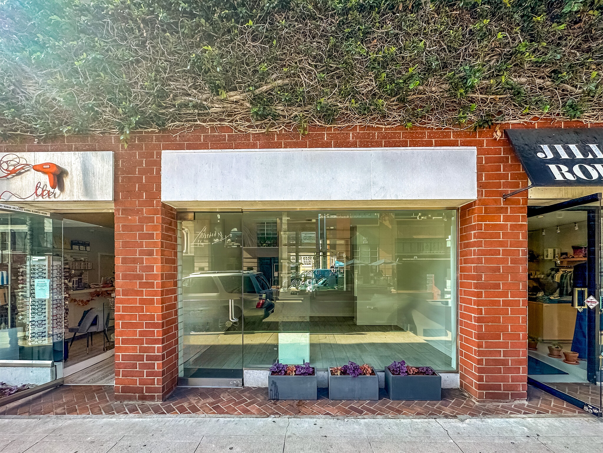 416 N Bedford Dr, Beverly Hills, CA for lease Interior Photo- Image 1 of 2