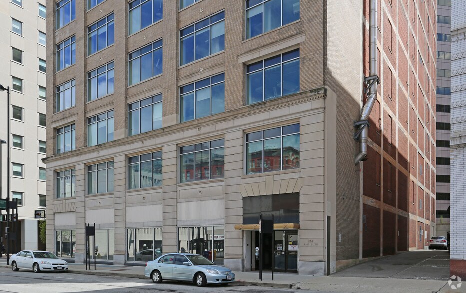 299 E 6th St, Cincinnati, OH à louer - Photo du bâtiment - Image 2 de 4