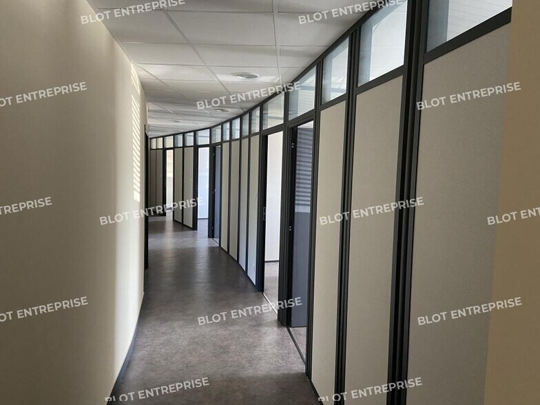 Office in Guipavas for lease - Interior Photo - Image 3 of 6