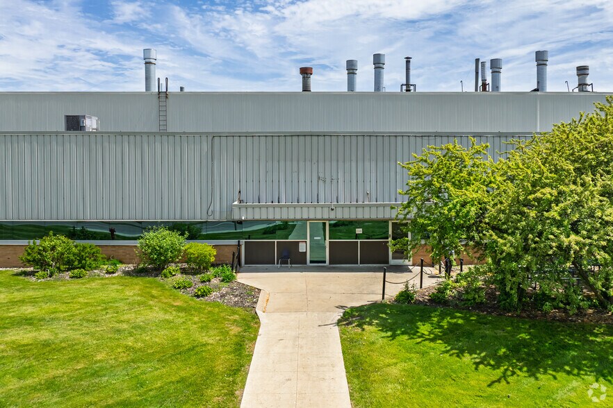 17423 W Jefferson Ave, Riverview, MI à louer - Photo du bâtiment - Image 2 de 6