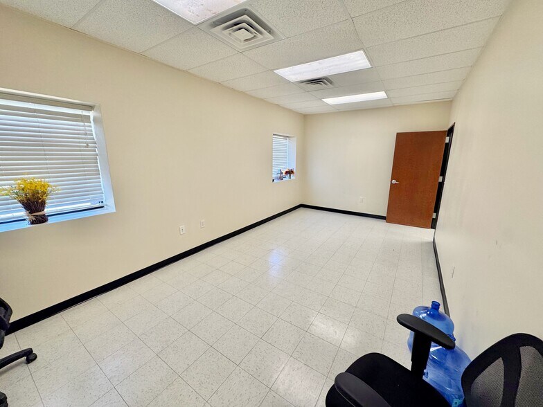 4844 CR 430, Pleasanton, TX à vendre - Photo du bâtiment - Image 3 de 25