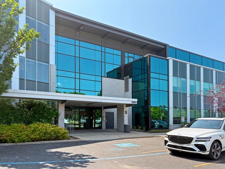 4605 Boul Lapinière, Brossard, QC for lease - Building Photo - Image 2 of 8