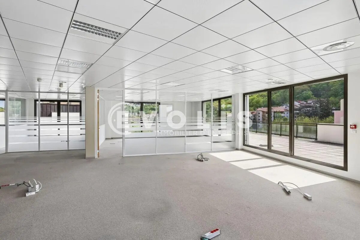 84 Quai Joseph Gillet, Lyon for lease Interior Photo- Image 1 of 15