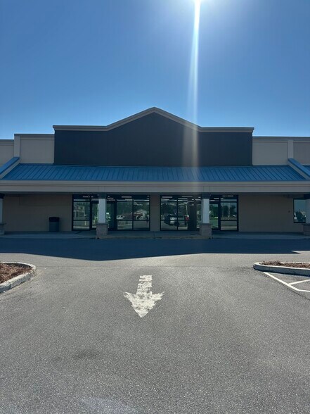 2493-2549 S Ferdon Blvd, Crestview, FL à louer - Photo du bâtiment - Image 2 de 5