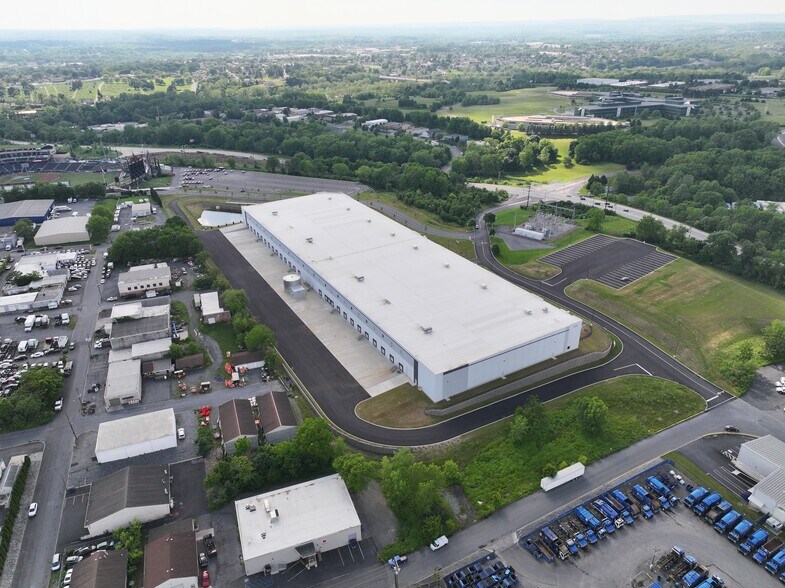 1115 American Pky, Allentown, PA à louer - Photo du bâtiment - Image 3 de 10