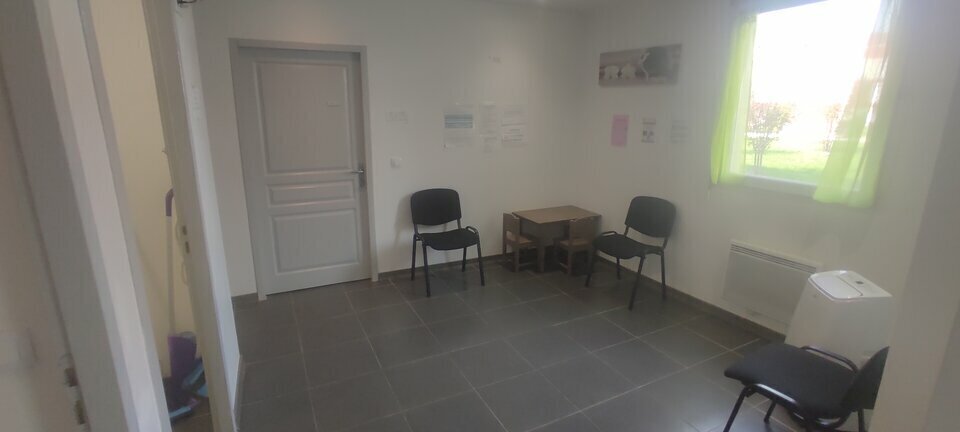 Office in La Verpillière for lease - Interior Photo - Image 3 of 7
