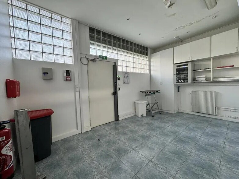 Flex in Montreuil for sale - Interior Photo - Image 2 of 15