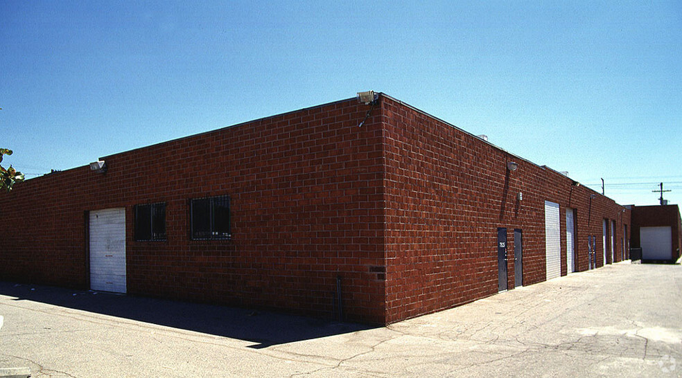 13333-13345 Saticoy St, North Hollywood, CA for lease - Building Photo - Image 2 of 8