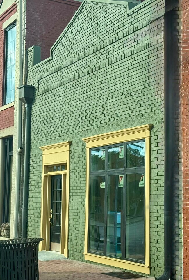 More details for 105 S Jefferson Ave, Eatonton, GA - Office for Sale