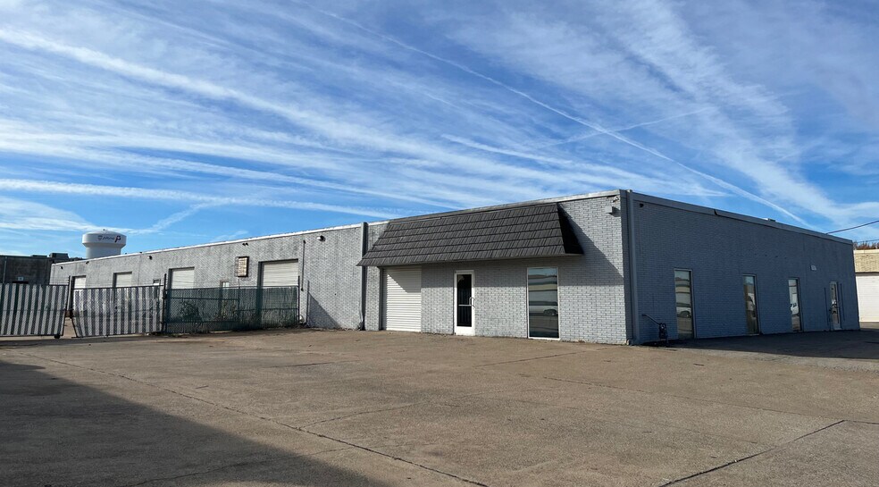 1251 Industrial Blvd, Plano, TX à louer - Photo du bâtiment - Image 1 de 2