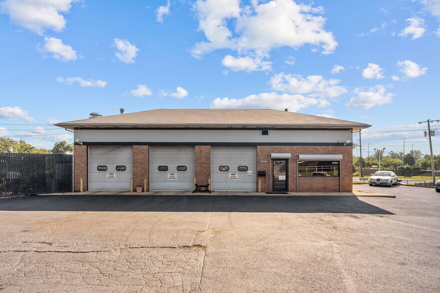 14150 Sunswept Pk Court, Florissant, MO à vendre - Photo du bâtiment - Image 2 de 18