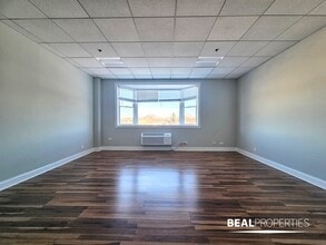 300-310 Happ Rd, Northfield, IL à louer Photo intérieure- Image 2 de 6