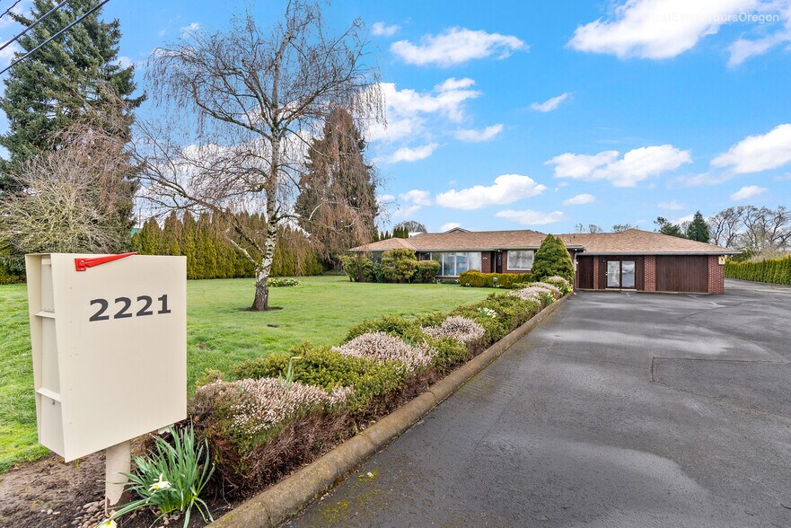 2221 Yew St, Forest Grove, OR à vendre - Photo du bâtiment - Image 1 de 13