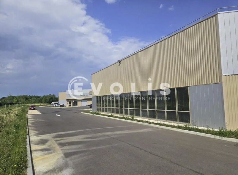 Local d'activités dans Marolles-en-Hurepoix à vendre - Photo du bâtiment - Image 2 de 5