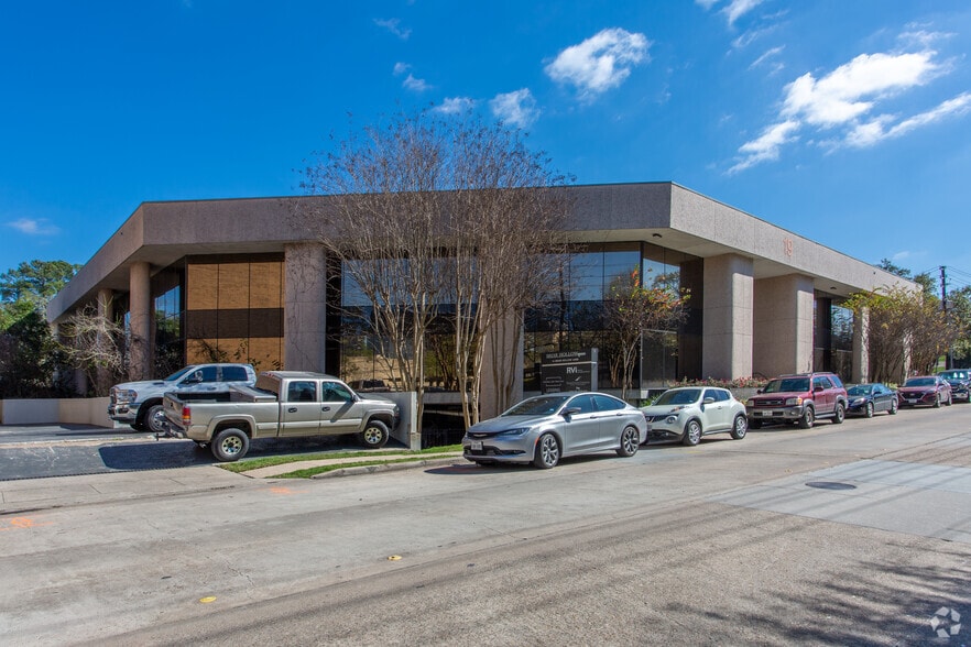 19 Briar Hollow Ln, Houston, TX for sale - Building Photo - Image 2 of 22