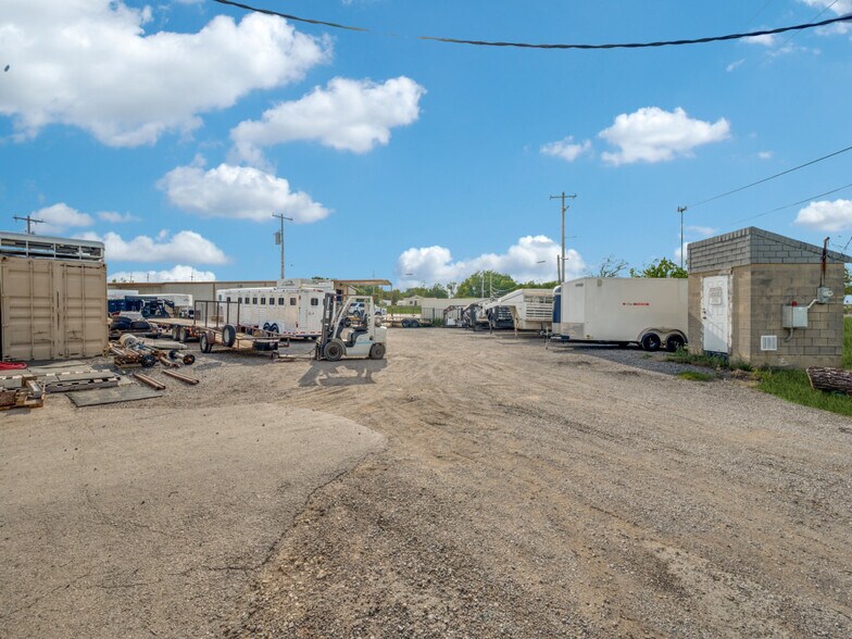 1200-1204 S Highway 377, Pilot Point, TX à vendre - Photo du bâtiment - Image 3 de 6