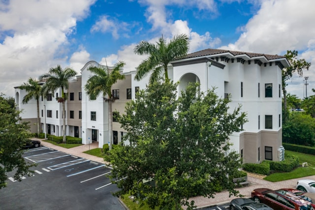 2590 Northbrooke Plaza Dr, Naples, FL for lease Primary Photo- Image 1 of 6