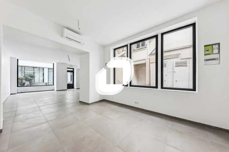 67 Rue De Charenton, Paris à louer - Photo du bâtiment - Image 2 de 16