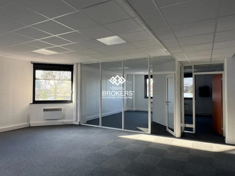 Flex in Saint-Quentin-Fallavier for lease - Interior Photo - Image 2 of 12