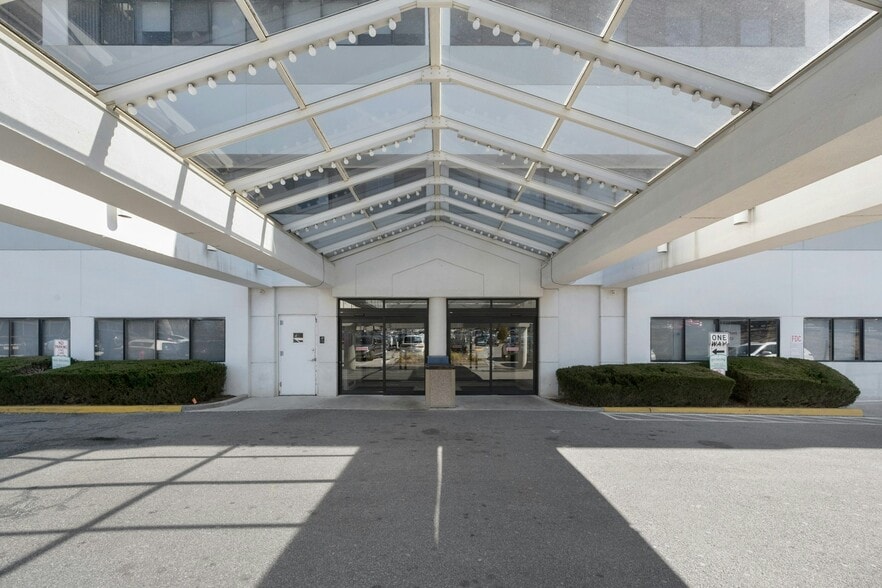 970 N Broadway, Yonkers, NY à vendre - Photo du bâtiment - Image 2 de 30