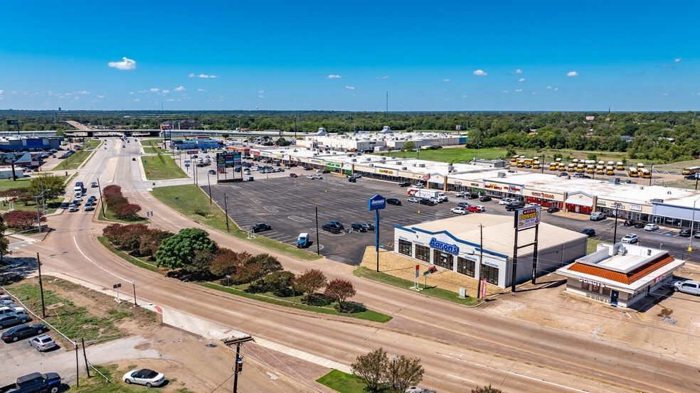 101-185 Eastgate Plz, Waco, TX for lease - Building Photo - Image 2 of 6