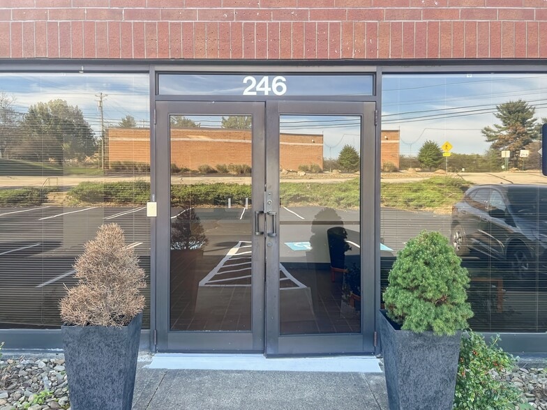 230-246 Alpha Dr, Pittsburgh, PA for lease - Building Photo - Image 3 of 21