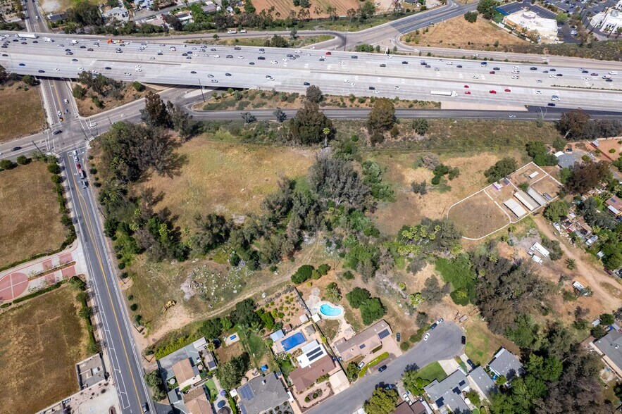 2200 Felicita Ave, Escondido, CA à vendre - Photo du bâtiment - Image 2 de 4