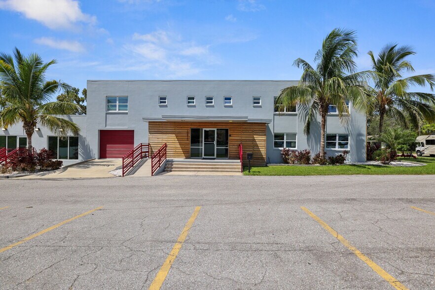 10830 Navajo Dr, Saint Petersburg, FL à vendre - Photo du bâtiment - Image 3 de 126