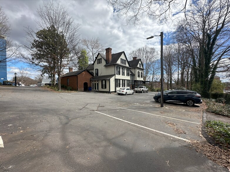 224 S Cherry St, Winston-Salem, NC à louer - Photo du bâtiment - Image 3 de 3